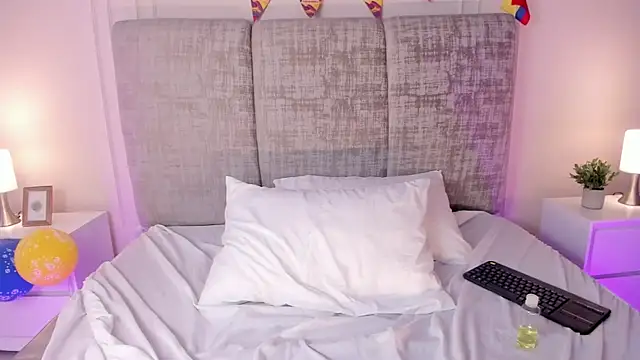 Emma-Velez live