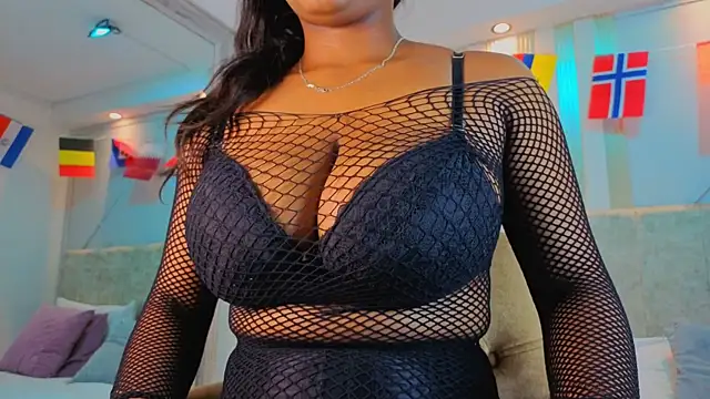 amara_queen_ live