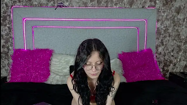 Naomimolie live