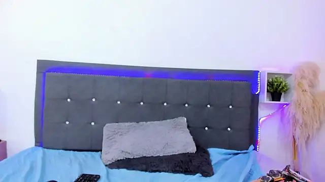 Lil_Aurora_ live