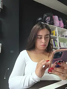 MissNyraSecret live
