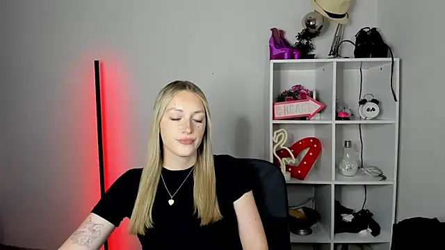 EvelynBlond live