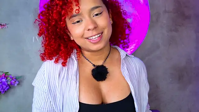 lara_curly live