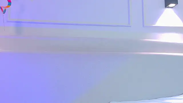 NaomiKlarc live