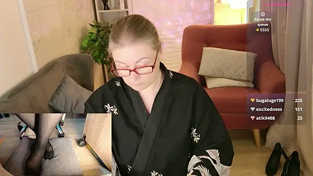 Alexandra_Kind live