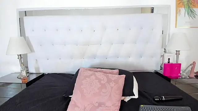 Isla_Scott live