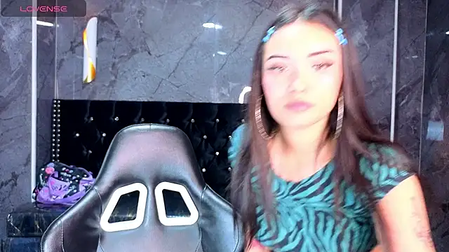 Daphne_nicole_b live