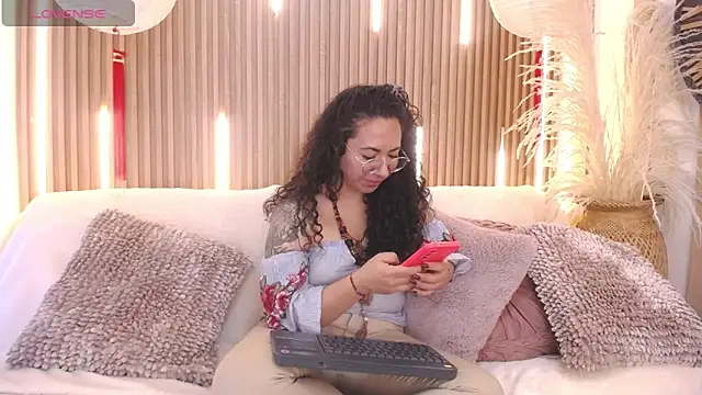 Velvet_Curly live
