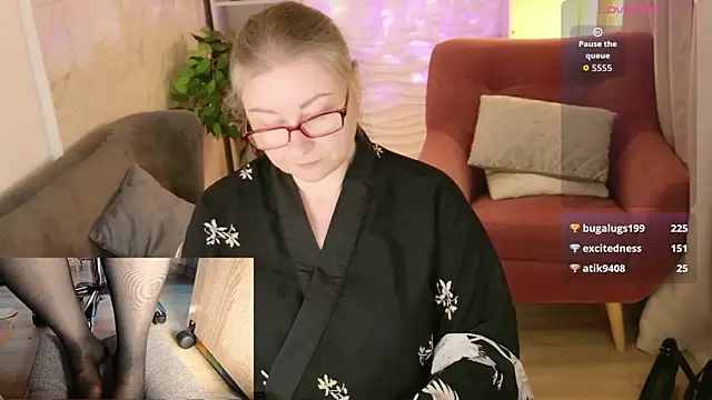 Alexandra_Kind live