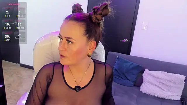 magenta_maturr live
