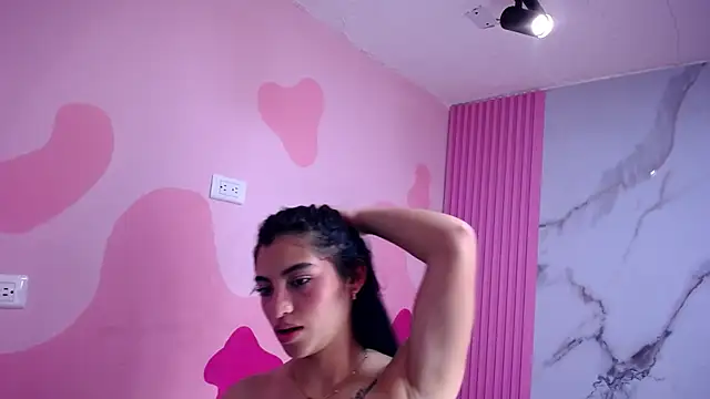 Kristen_Hall_ live