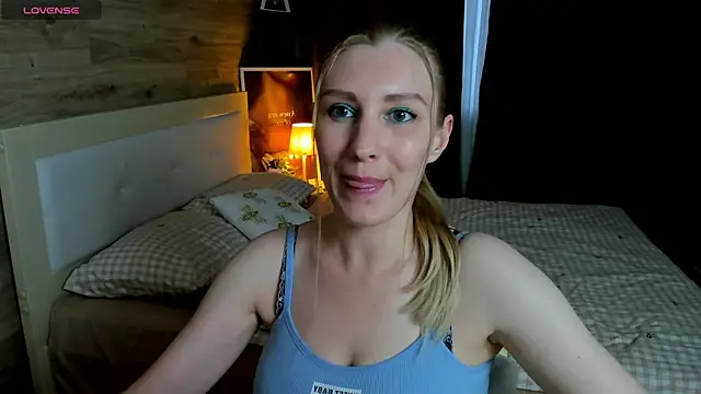 ReginaAmour live