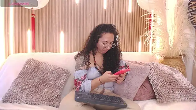 Velvet_Curly live
