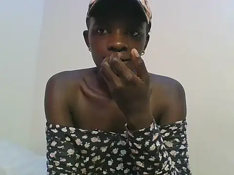 ebonypetite2 live