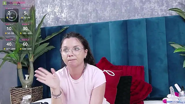 Roxie_Anne live