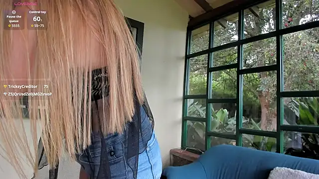 Angiehuston1 live