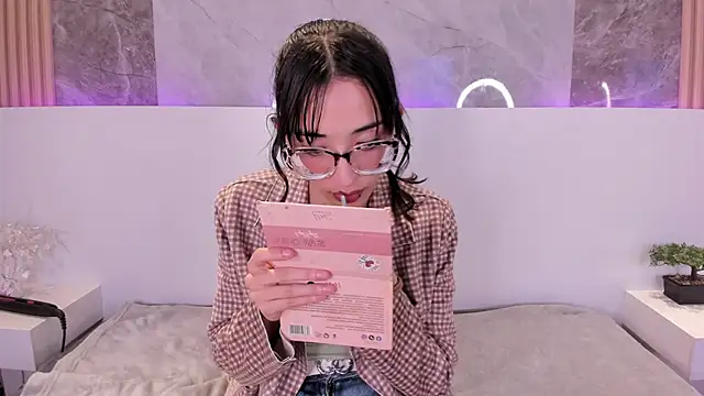 EmiliaBell_ live