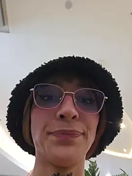 Dani-peggin live