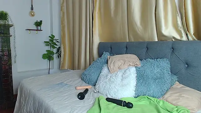 Emma_hassani live