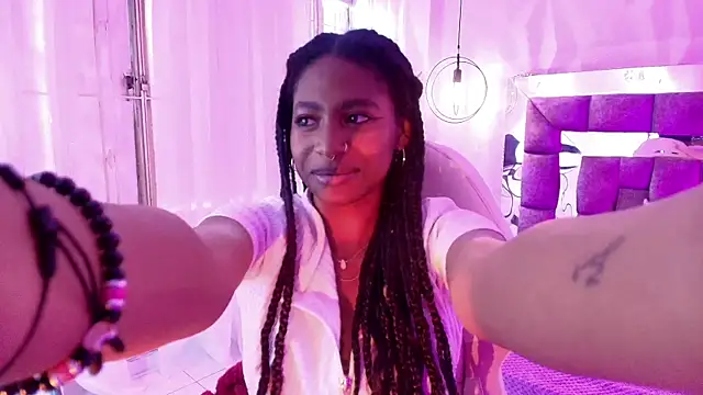 Queen_perla_ live