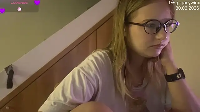 JacyWinslat live