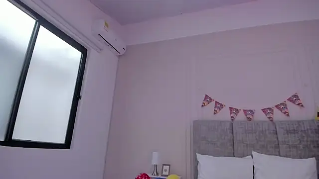 Emma-Velez live