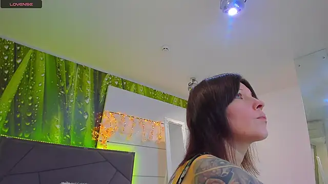 VeraWatts live