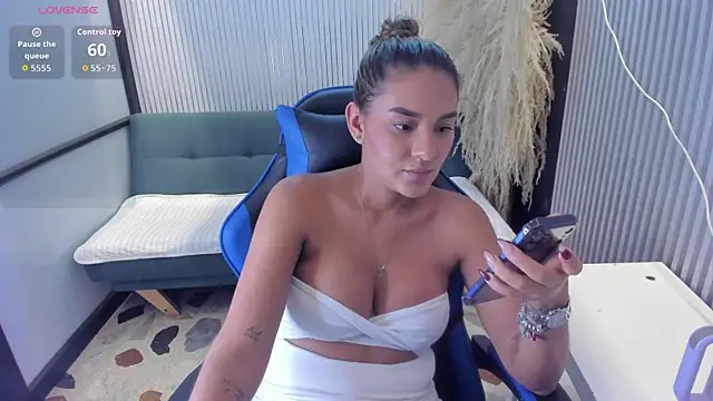 SophieWatson_ live
