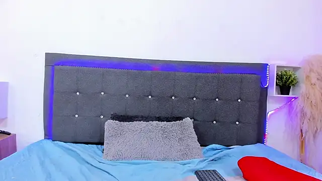 Lil_Aurora_ live