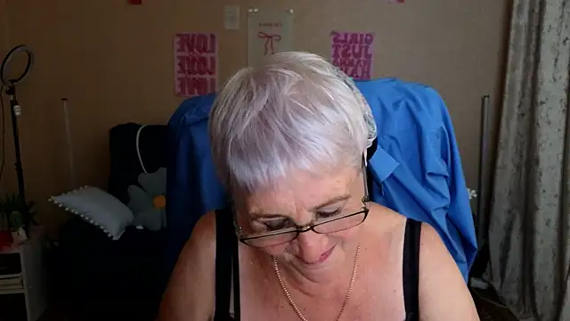 Sandra_Snowflake live