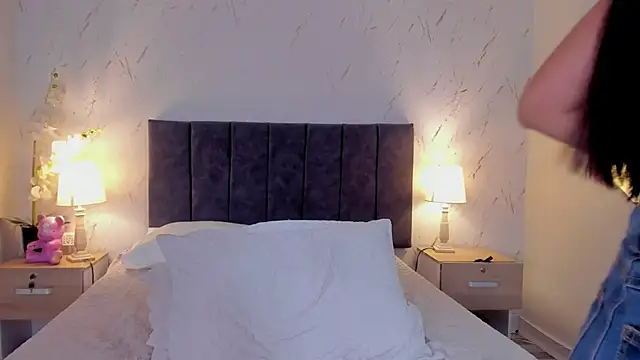Emilly_Beaumont live