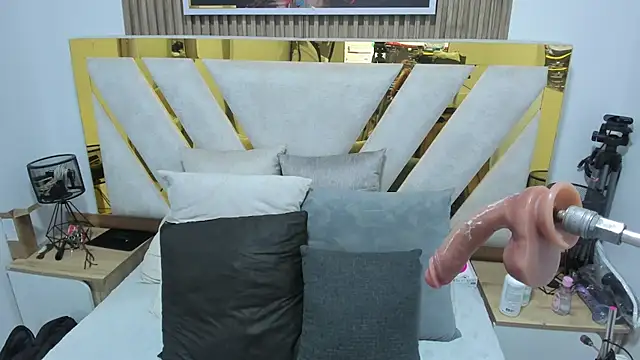 Luna_Naughty1 live