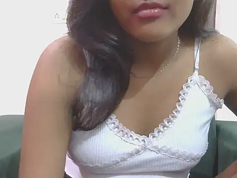 Diana_Penty live