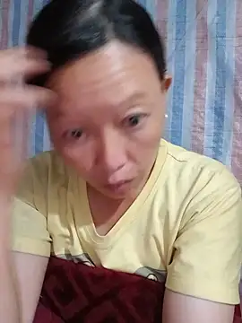 girl-hot2x live