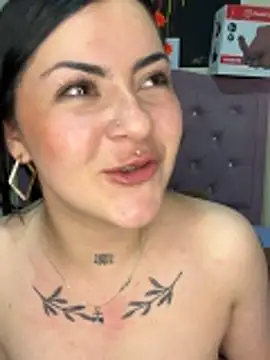Emmie_Hot live