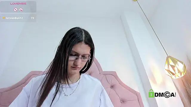 Caroline_daring live