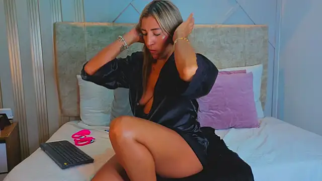 Tayra_Pradit live