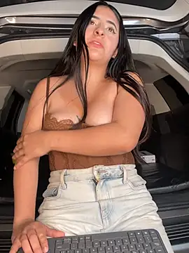 Maggiee_1 live