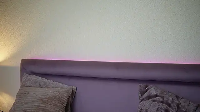 JoelleApril live