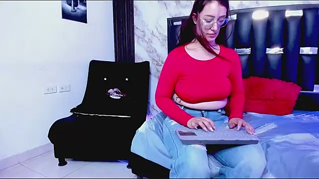 SofiaGonzales_ live