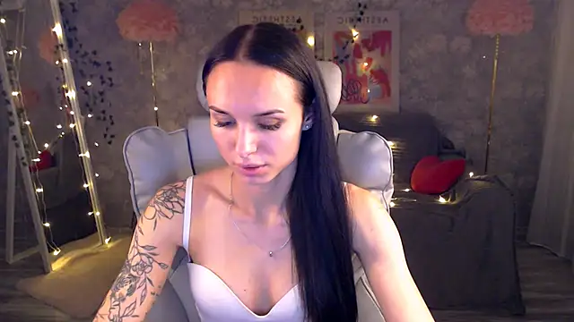 NicoleMerz live