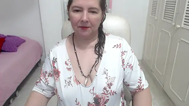 leonela_69 live
