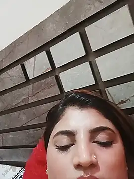 Sanaya_Gil live