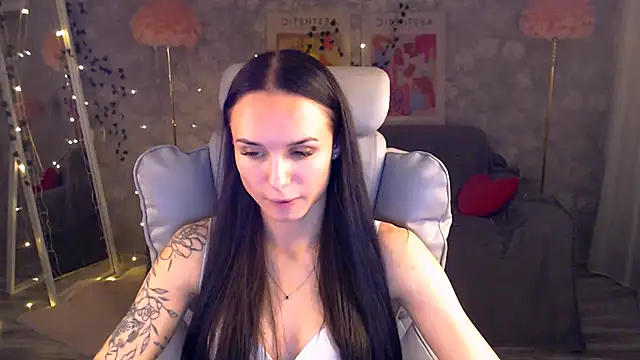 NicoleMerz live