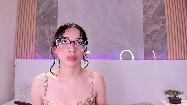 EmiliaBell_ live