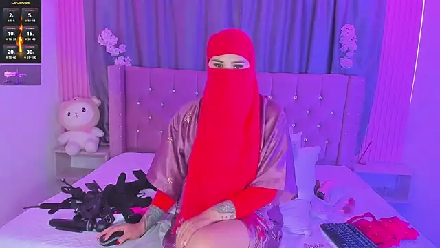 Nayla-Mouna live