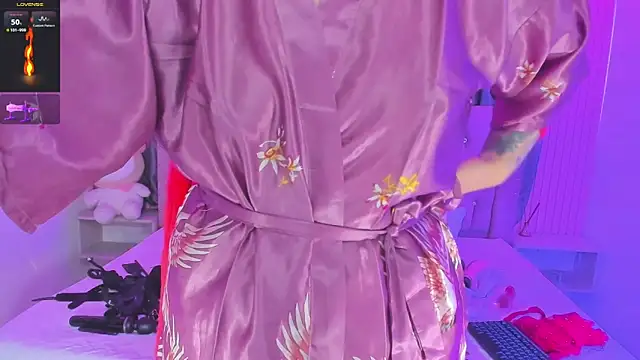 Nayla-Mouna live
