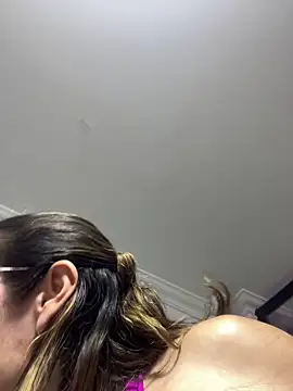kaylaMinov_ live