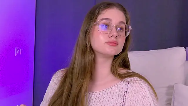 EllieHayes live