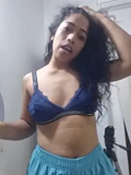 Nadia-Monroe live